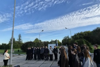 Церемония поднятия государственного флага